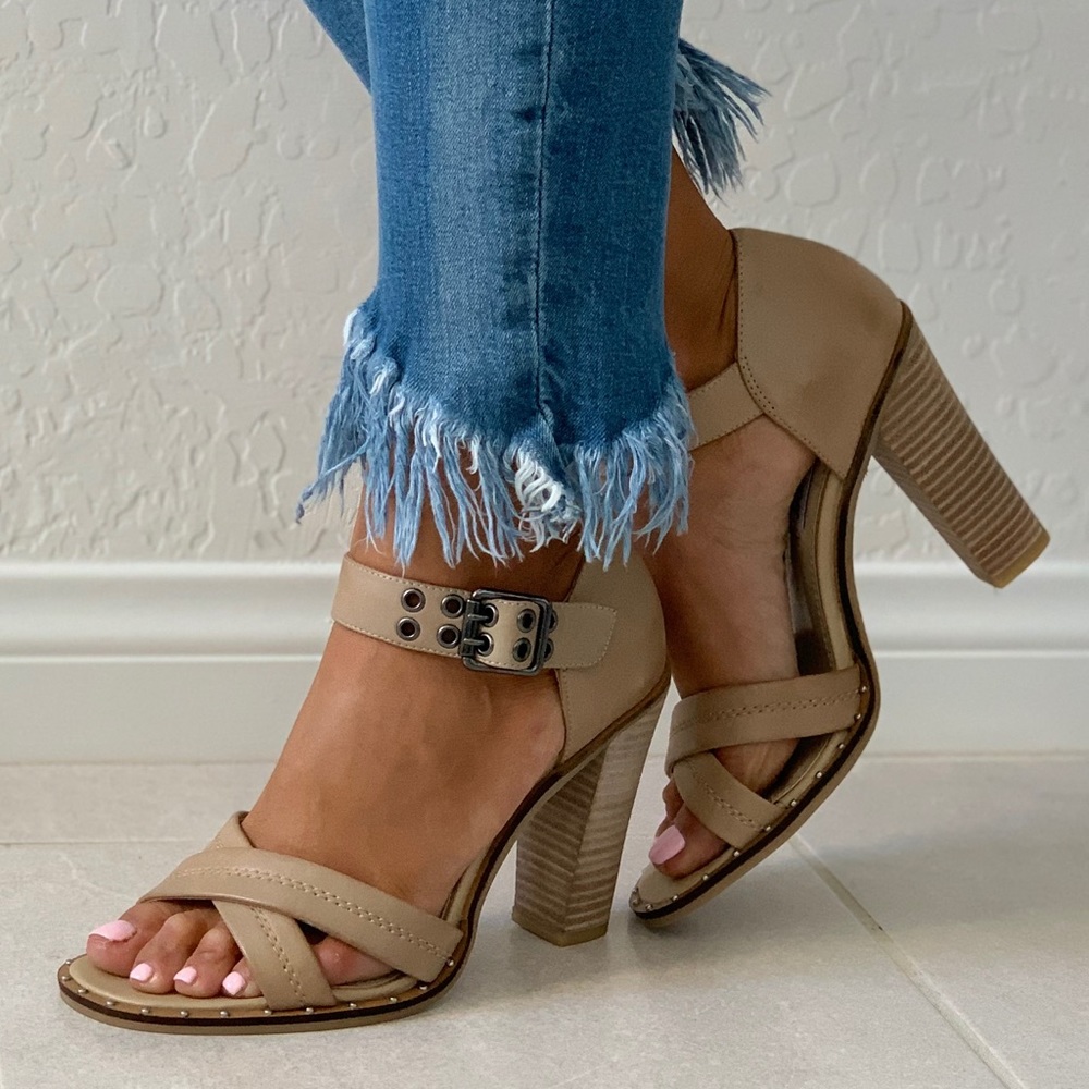 The Perfect Nude City Chic Block Heel Sandal - Picture 6 of 8